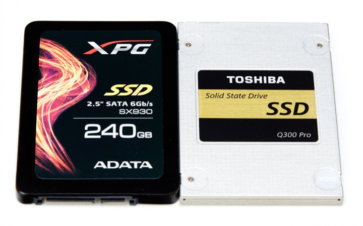 Die Neueinsteiger: ADATA XPG SX930 und Toshiba Q300 Pro (v.l.n.r.)